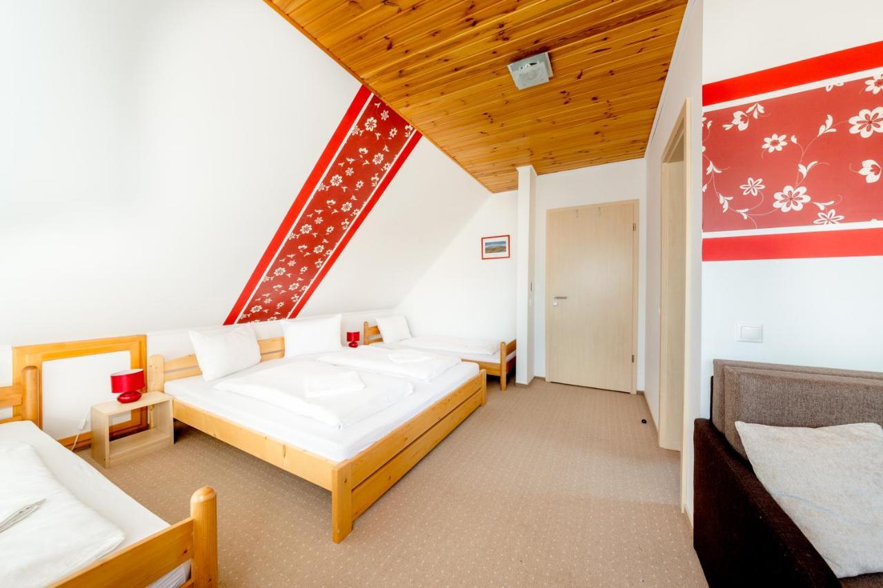 Rozmaring Vendeghaz Hotel Zengővárkony Bagian luar foto