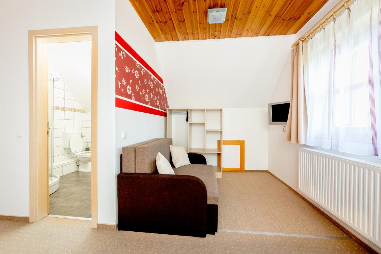 Rozmaring Vendeghaz Hotel Zengővárkony Bagian luar foto