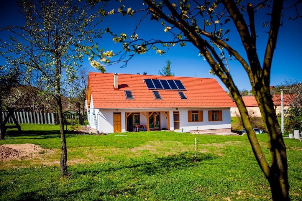 Rozmaring Vendeghaz Hotel Zengővárkony Bagian luar foto