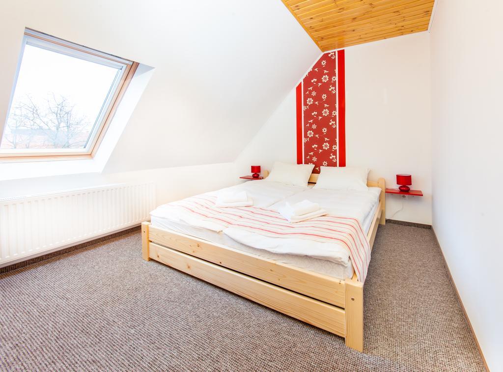 Rozmaring Vendeghaz Hotel Zengővárkony Ruang foto